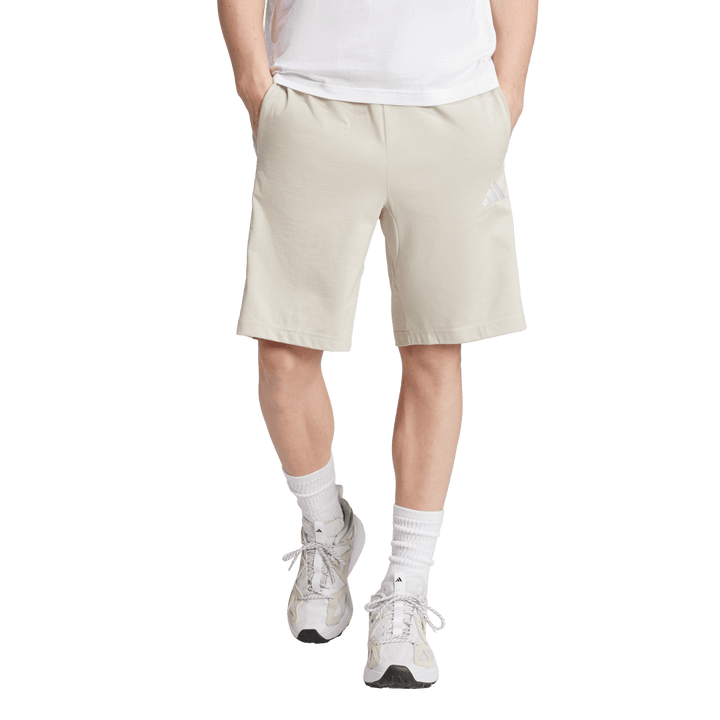 JE6413 ESSENTIALS THREE STRIPES SINGLE JERSEY SHORT 10IN adidas para hombre